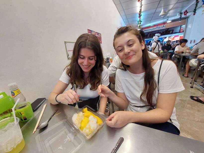 Bangkok: Chinatown Food Tour with Michelin Food Stalls - Chinatown After Dark