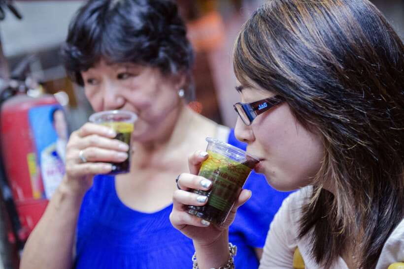 Bangkok: Chinatown Night Food Tour - The walking sections are part of the meal