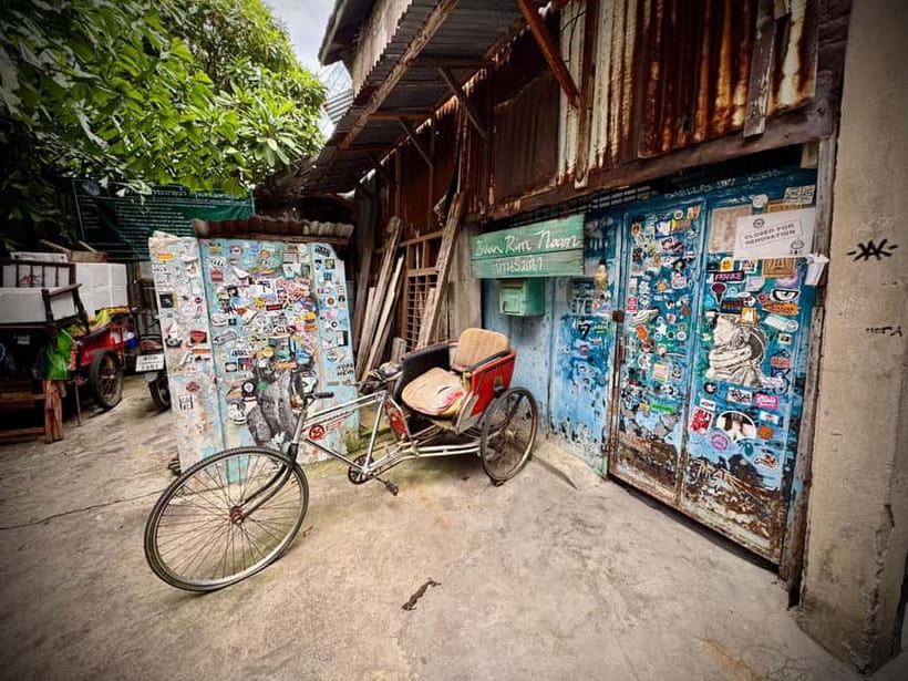 Bangkok: Chinatown & Taladnoi Street Art Guided Walking Tour - Talad Noi’s ironwork alleys and old neighborhood character