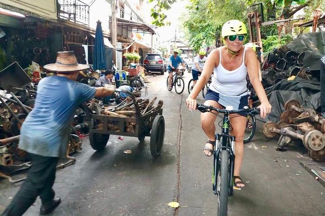 Bangkok City Bike Tour - Hotel-pickup & Lunch - Pak Khlong Flower Market brings color and scent