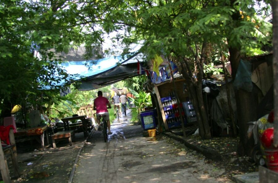 Bangkok: City Culture half-day Bike Tour - Riding beside Bangkok’s train graveyard