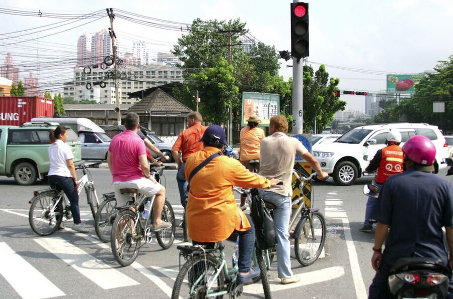 Bangkok: City Culture half-day Bike Tour - Local lanes, lunch, and the ride home