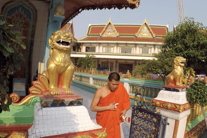 Bangkok City Culture Tour by Bike - Wat Chong Lom and a local look at Thai Buddhist life