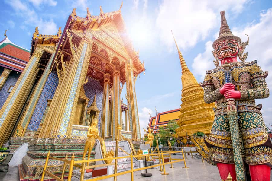 Bangkok: City Highlights Temple and Market Walking Tour - Key details worth knowing