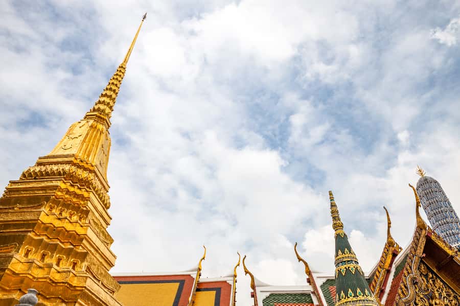 Bangkok: City Highlights Temple and Market Walking Tour - Wat Phra Kaew and the Emerald Buddha