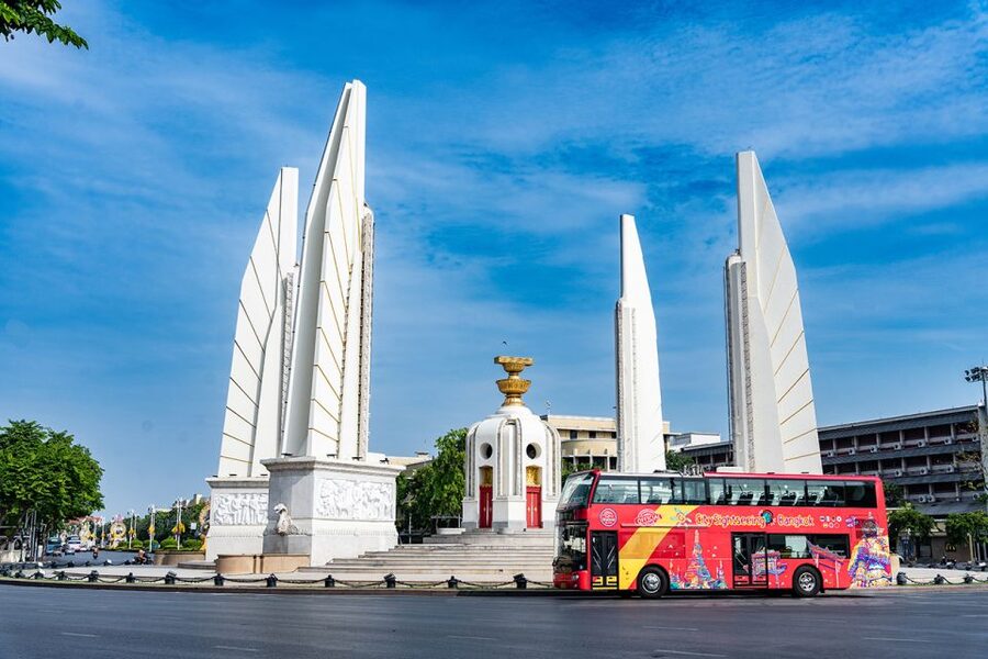 Bangkok: City Sightseeing Hop-On Hop-Off Bus Tour - Blue Line: gardens, water attractions, and family stops