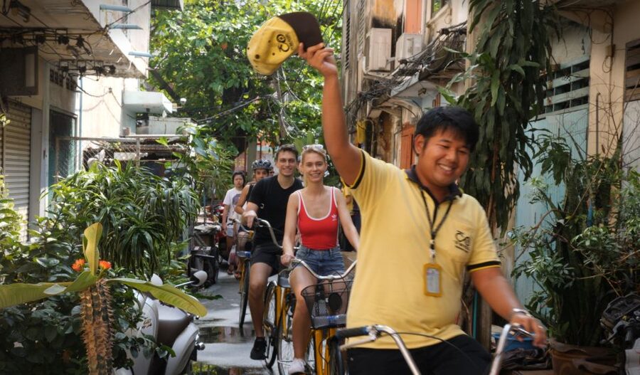 Bangkok Classical Bicycle Tour - The flower market and local snacks