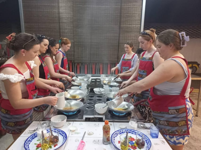 Bangkok: Cook authentic Thai food with Smart Cook - A Thai cooking class near the Giant Swing