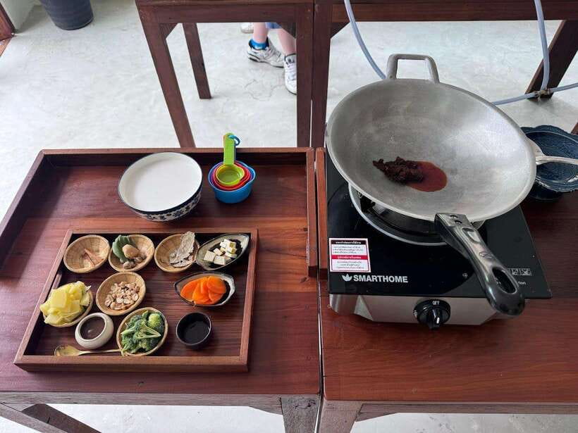 Bangkok: Cooking Class + Tuk Tuk Ride + Market Tour - Four dishes, four different lessons in Thai cooking