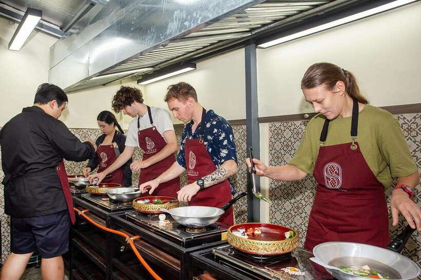 Bangkok: Cooking Class with Market Visit & Tuk Tuk Ride - Four dishes and a hands-on kitchen lesson