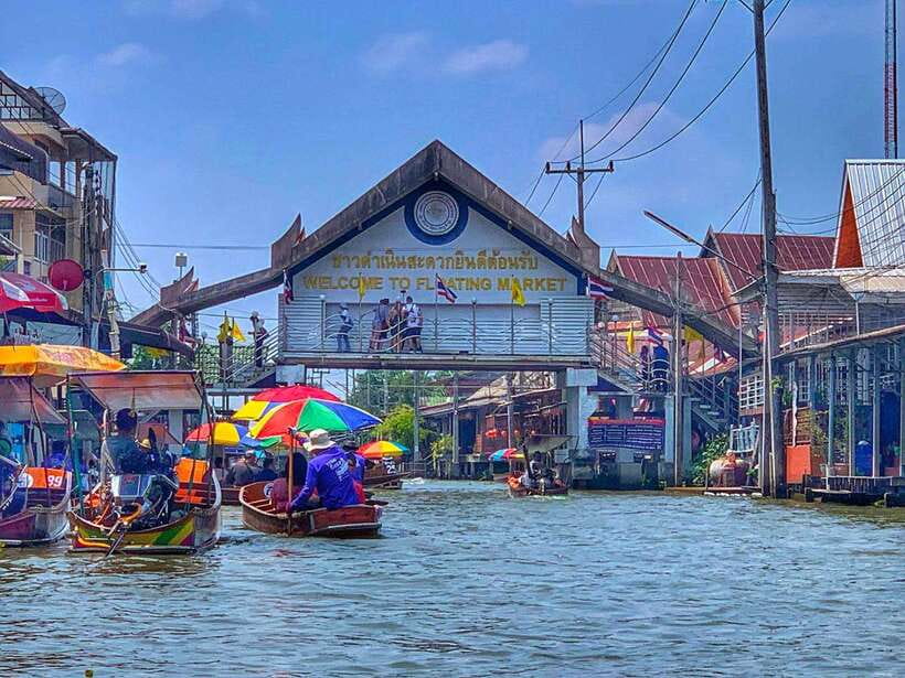 Bangkok: Damnoen Saduak and Mae Klong Train Markets - The short transfer to Damnoen Saduak