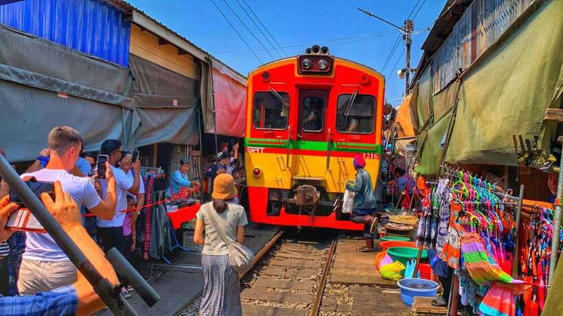 Bangkok: Damnoen Saduak and Mae Klong Train Markets - Leaving Bangkok for Mae Klong Railway Market