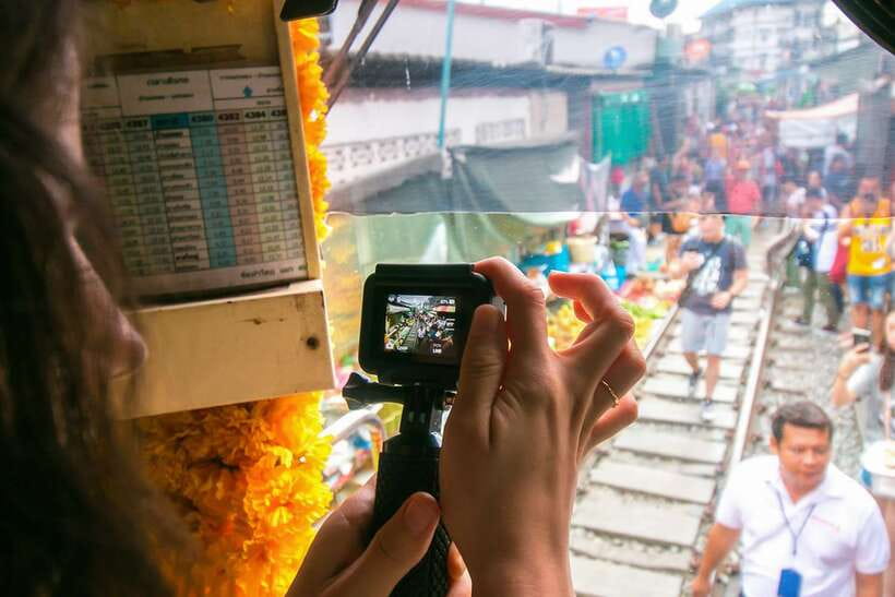 Bangkok: Damnoen Saduak Market and Maeklong Railway Market - Who will enjoy this market day most