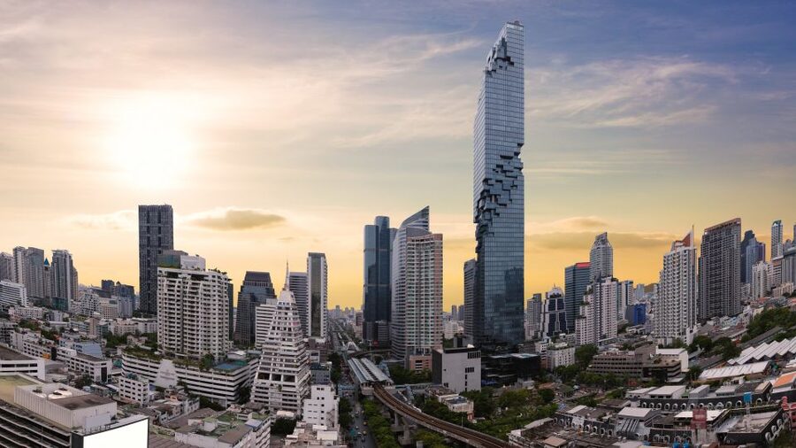 Bangkok: Damnoen Saduak, Train Market & Mahanakhon Day Trip - What to bring and how to pace yourself