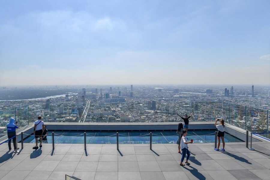 Bangkok: Damnoen Saduak, Train Market & Mahanakhon Day Trip - The guides are a major part of the value