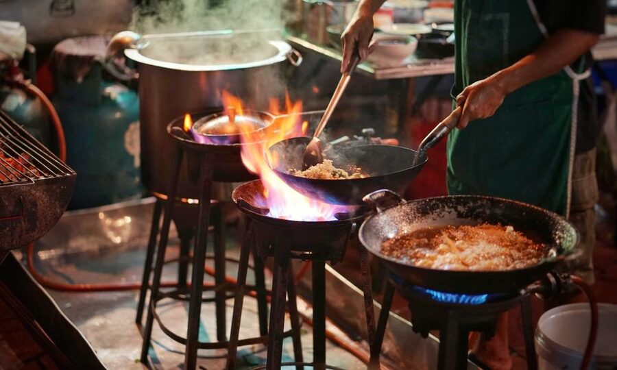 Bangkok: Discover a Taste of Chinatown – 2 Hr Walking Tour - Pa Tong Go Savoey and the Sweet Side of Chinatown