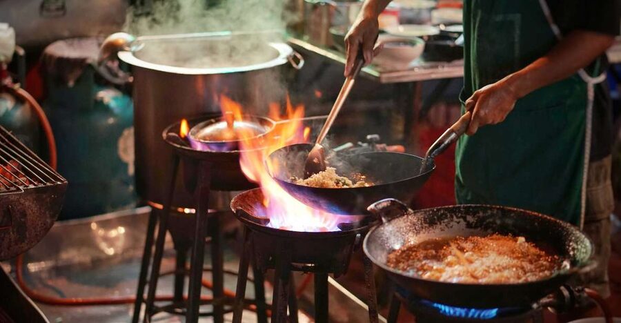 Bangkok: Discover a Taste of Chinatown – 2 Hr Walking Tour - Guay Jub Ouan Pochana and the Famous Peppery Soup