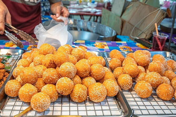 Bangkok Evening Food Tour by Tuktuk - Phra Nakhon for Isan flavors
