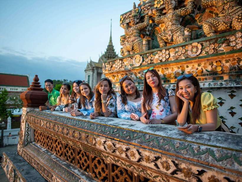 Bangkok: Evening Tour with Wat Arun, Wat Pho & Tuk Tuk Ride - Wat Pho and the reclining Buddha
