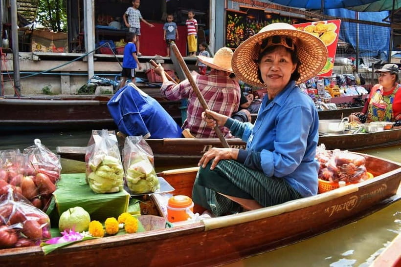 Bangkok: Famous Markets and Dragon Temple Guided Day Tour - Damnoen Saduak by wooden boat