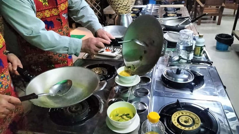 Bangkok: Favourite Thai Flavors Cooking Class by Smart Cook - Eating what you cooked