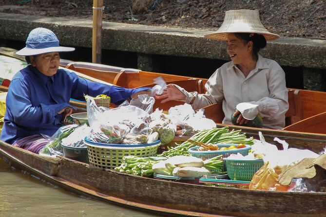 Bangkok: Floating Market and Train Tour with Guide in Spanish and English - How to handle the return to Bangkok