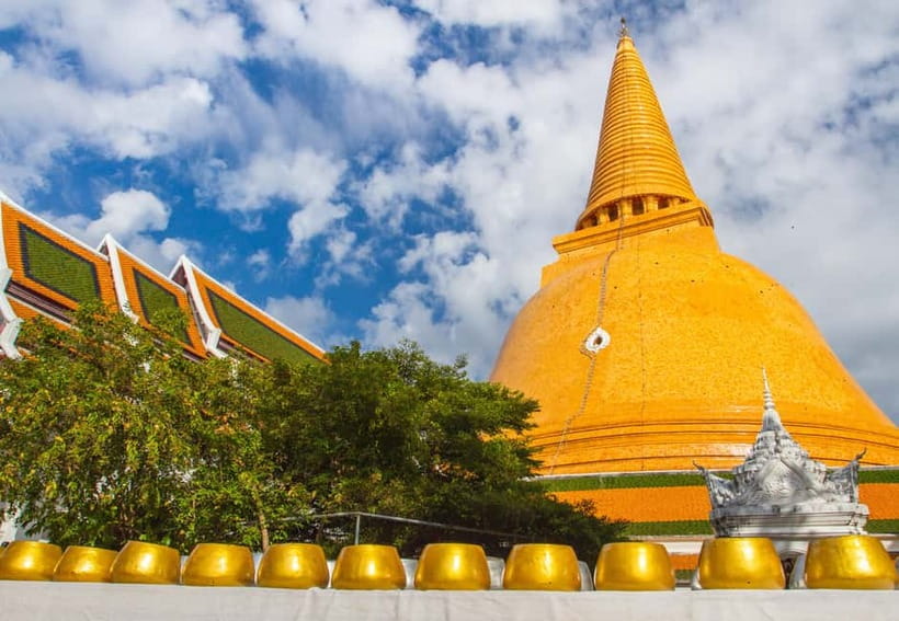 Bangkok: Floating Market, Phra Pathom Pagoda & Cafes Tour - Phra Pathom Chedi and a Slower Hour