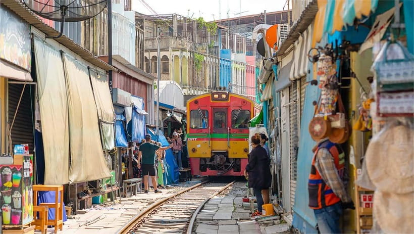 Bangkok: Floating Market, Phra Pathom Pagoda & Cafes Tour - Practical Tips for a Better Day