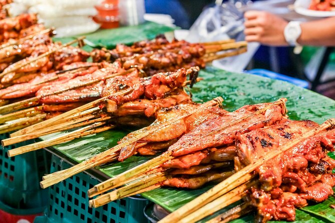 Bangkok: Floating Market & Train Market with Train/Boat ride - Taking the longtail boat to Damnoen Saduak