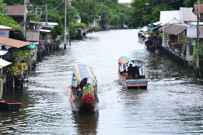 Bangkok Floating Markets and Boat Tour - Sampling Bangkok food at Khlong Lat Mayom
