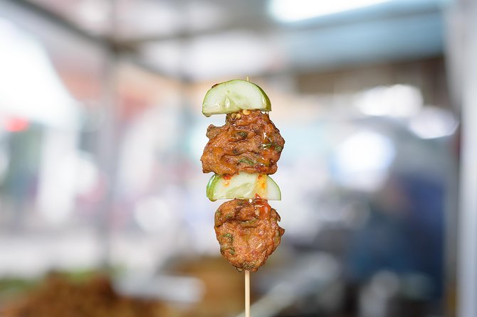 Bangkok Food Tour of Bang Rak with Local Guide - The neighborhood sights between bites