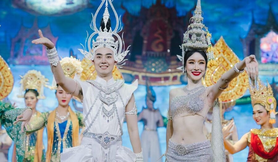 Bangkok: Golden Dome Cabaret Show Entry Ticket - Music, dance, and the final scene