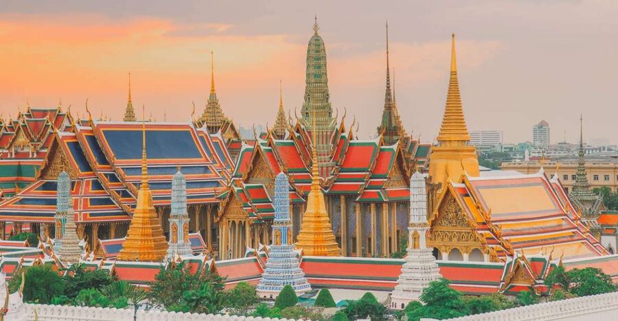 Bangkok: Grand Palace and Emerald Buddha Half-Day Tour - The Middle Court and royal architecture