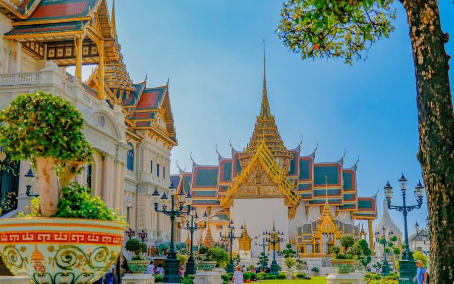 Bangkok: Grand Palace and Emerald Buddha Half-Day Tour - The Inner Court and the women’s quarters
