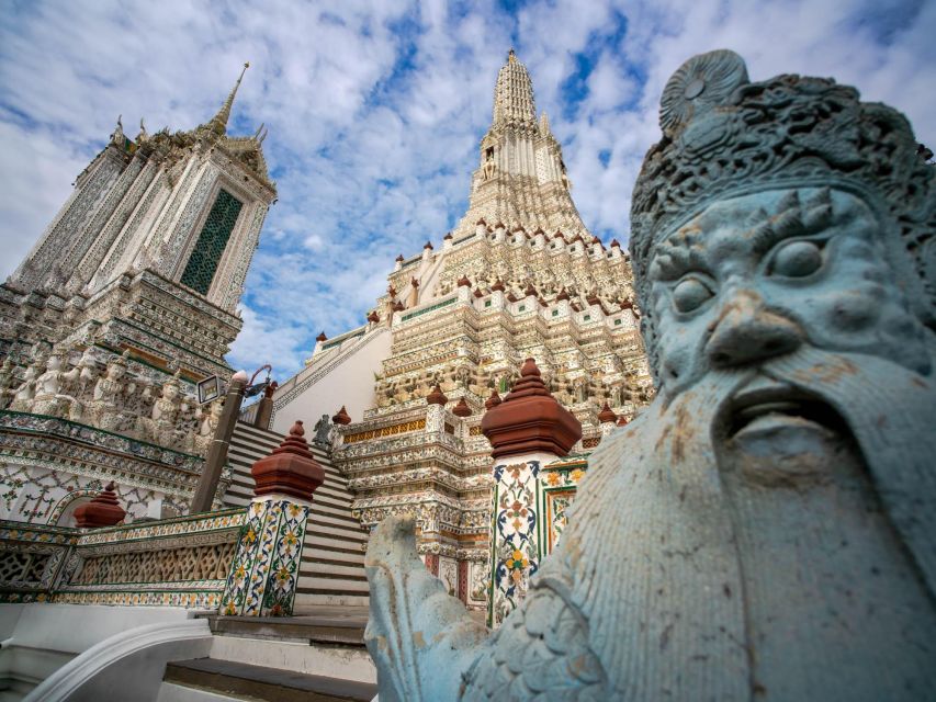 Bangkok: Grand Palace and Wat Arun Guided Walking Tour - The guides are a major part of the value