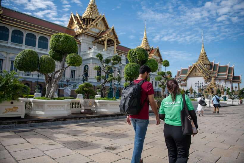 Bangkok: Grand Palace and Wat Phra Kaew Guided Walking Tour - Group size and the value of the price
