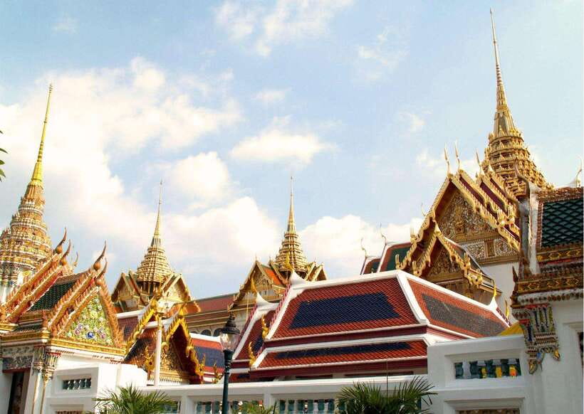 Bangkok: Grand Palace & Emerald Buddha Entry with Audioguide - The audio guide: useful idea, uneven delivery