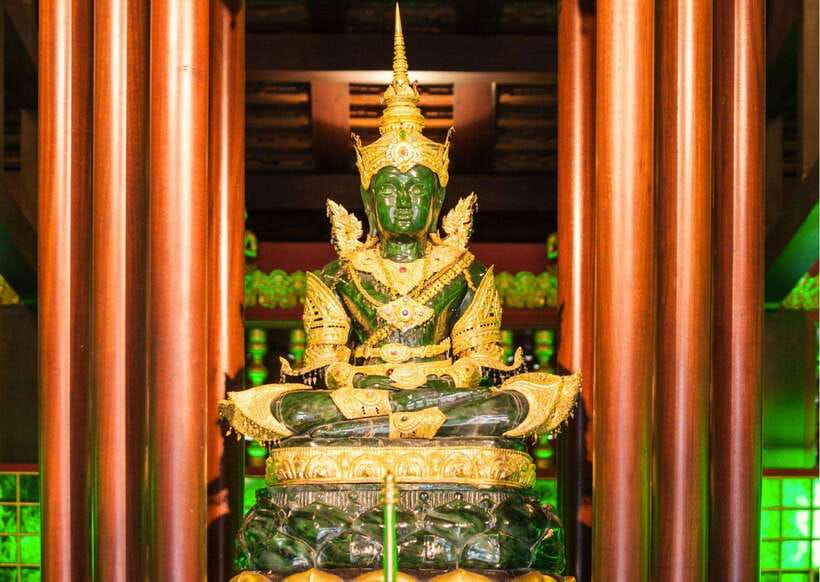 Bangkok: Grand Palace & Emerald Buddha Entry with Audioguide - Booking and timing advice