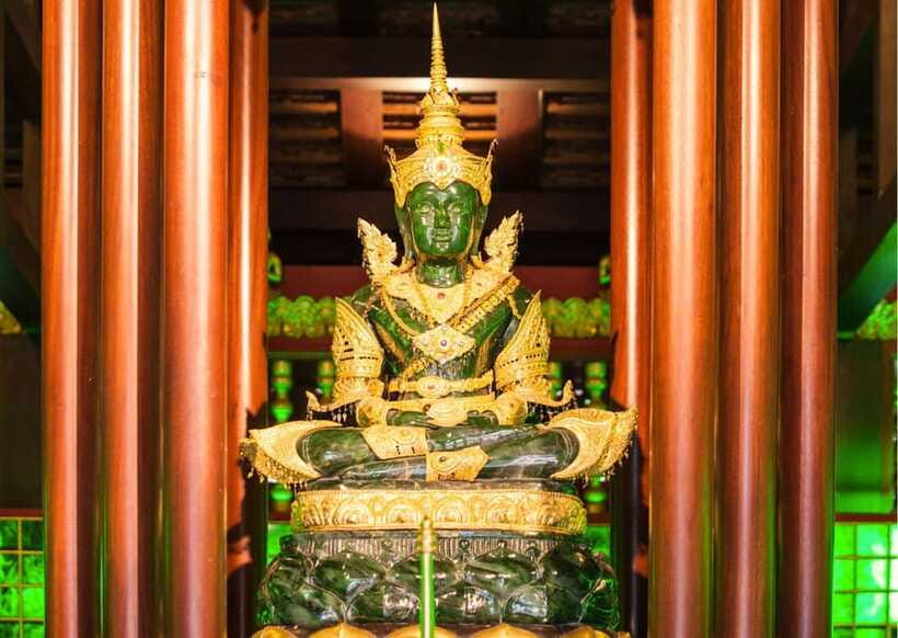 Bangkok Grand Palace & Emerald Buddha Flexible Pass w/ Audio - The audio guide versus a live guide