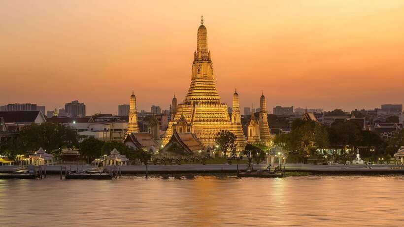 Bangkok: Grand Palace, Wat Pho, and Wat Arun Guided Tour - Wat Pho and the 46-meter Reclining Buddha