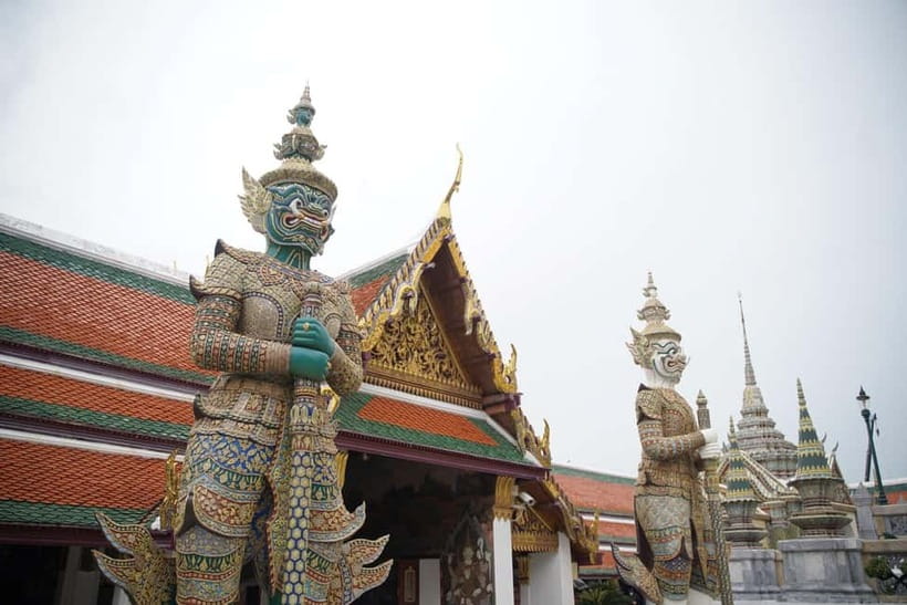 Bangkok: Grand Palace, Wat Pho, Wat Arun Sacred & Local Tour - Wat Pho and the 46-meter Reclining Buddha