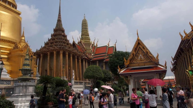 Bangkok: Grand Palace, Wat Pho, Wat Arun Sacred & Local Tour - What the $18 price really covers