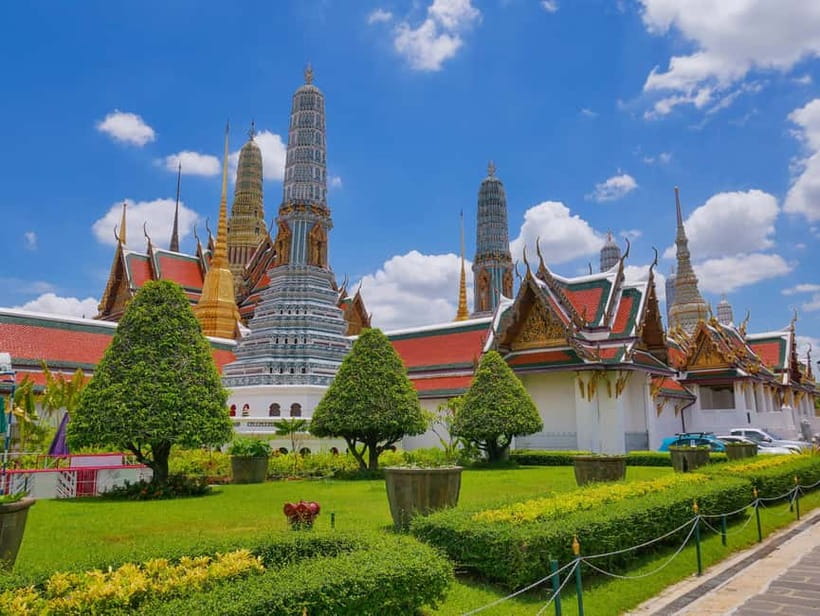 Bangkok: Grand Palace, Wat Pho, Wat Arun Sacred & Local Tour - River travel begins the old-city story
