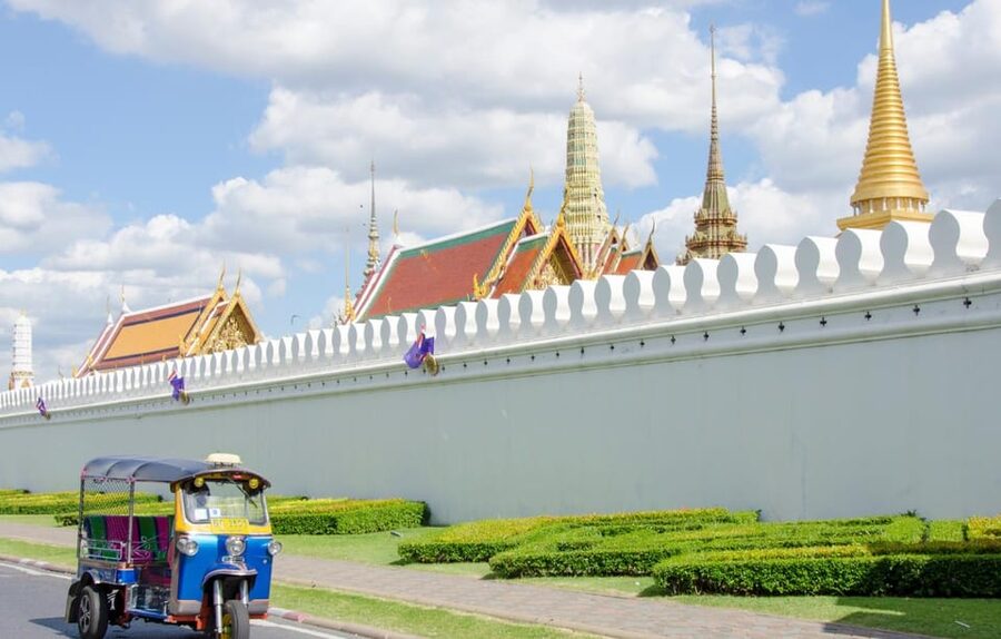 Bangkok: Guided Tour in a Typical Thai Tuk-Tuk - The Flower Market and the lotus-folding activity