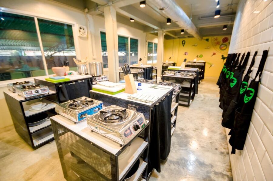 Bangkok: Half-Day Thai Cooking Class in Bangrak District - Who will enjoy this four-hour class?