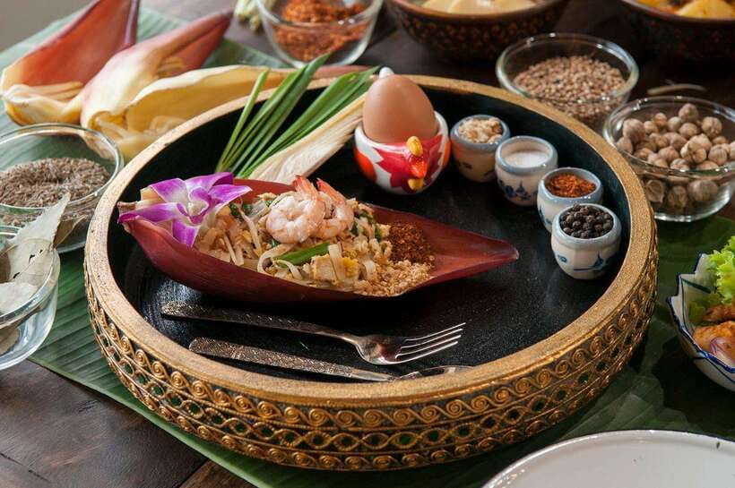 Bangkok: Hands-on Thai Cooking Class and Market Tour - Afternoon and evening sessions add mango carving