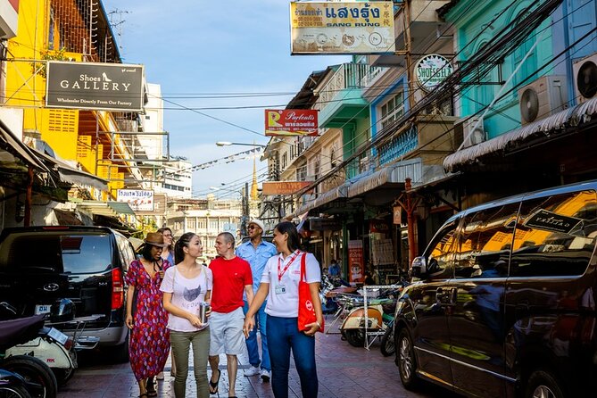 Bangkok Hidden Gems: Talad Noi, Chinatown & Street Food Tour - Crossing into Chinatown after dark