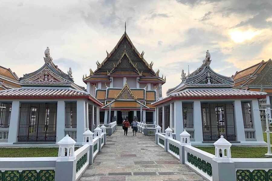 Bangkok: Historical Temples Tour & Hidden Bar at Sunset - A rooftop beer as Bangkok lights up
