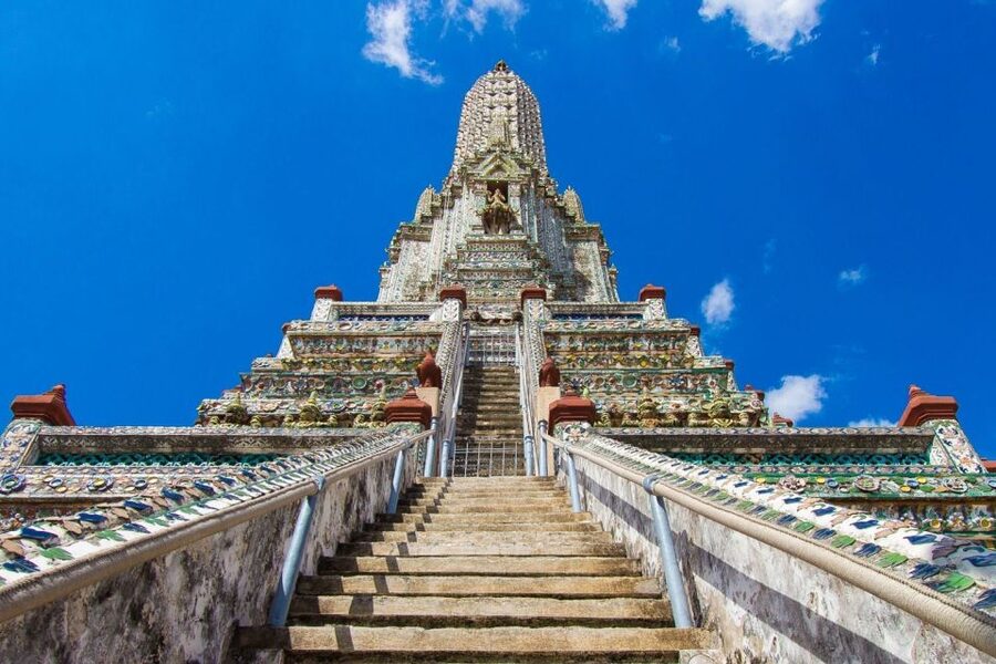 Bangkok: Historical Temples Tour & Hidden Bar at Sunset - Guide quality makes a real difference