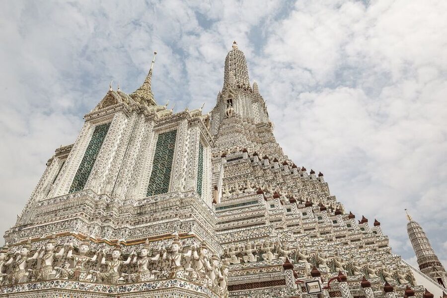 Bangkok: Historical Temples Tour & Hidden Bar at Sunset - Starting at Sanam Chai and the flower market